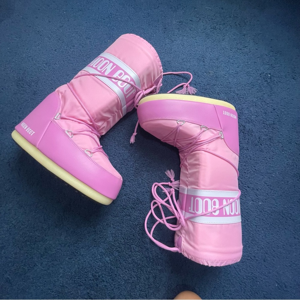 Moon Boots